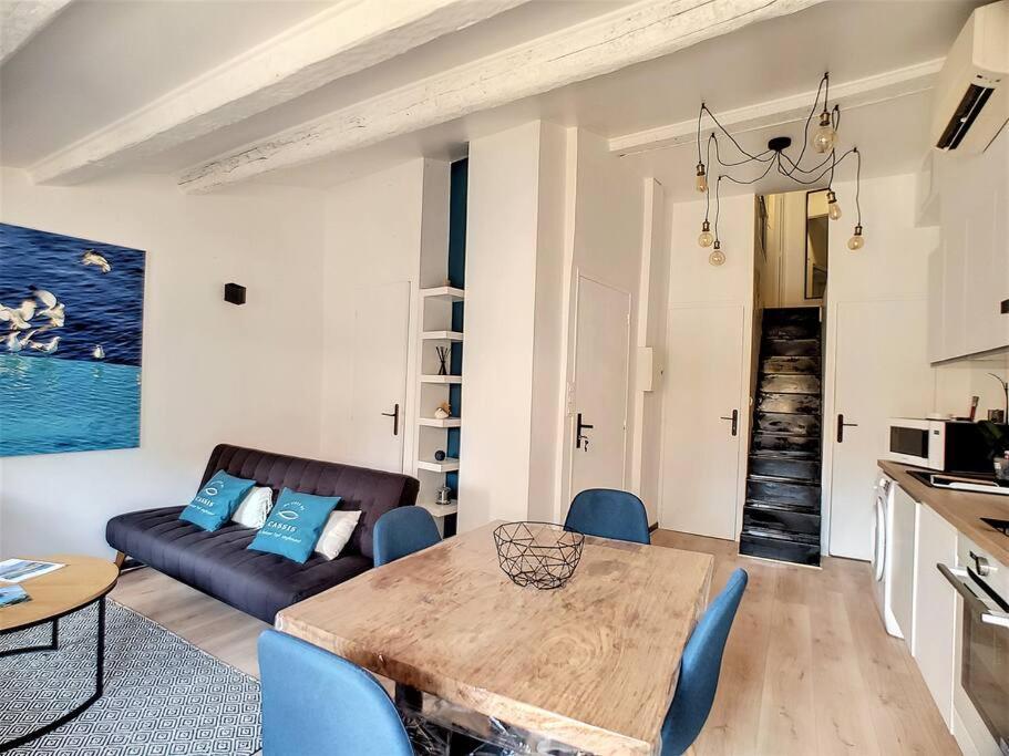 Un Balcon, Au Coeur Du Village