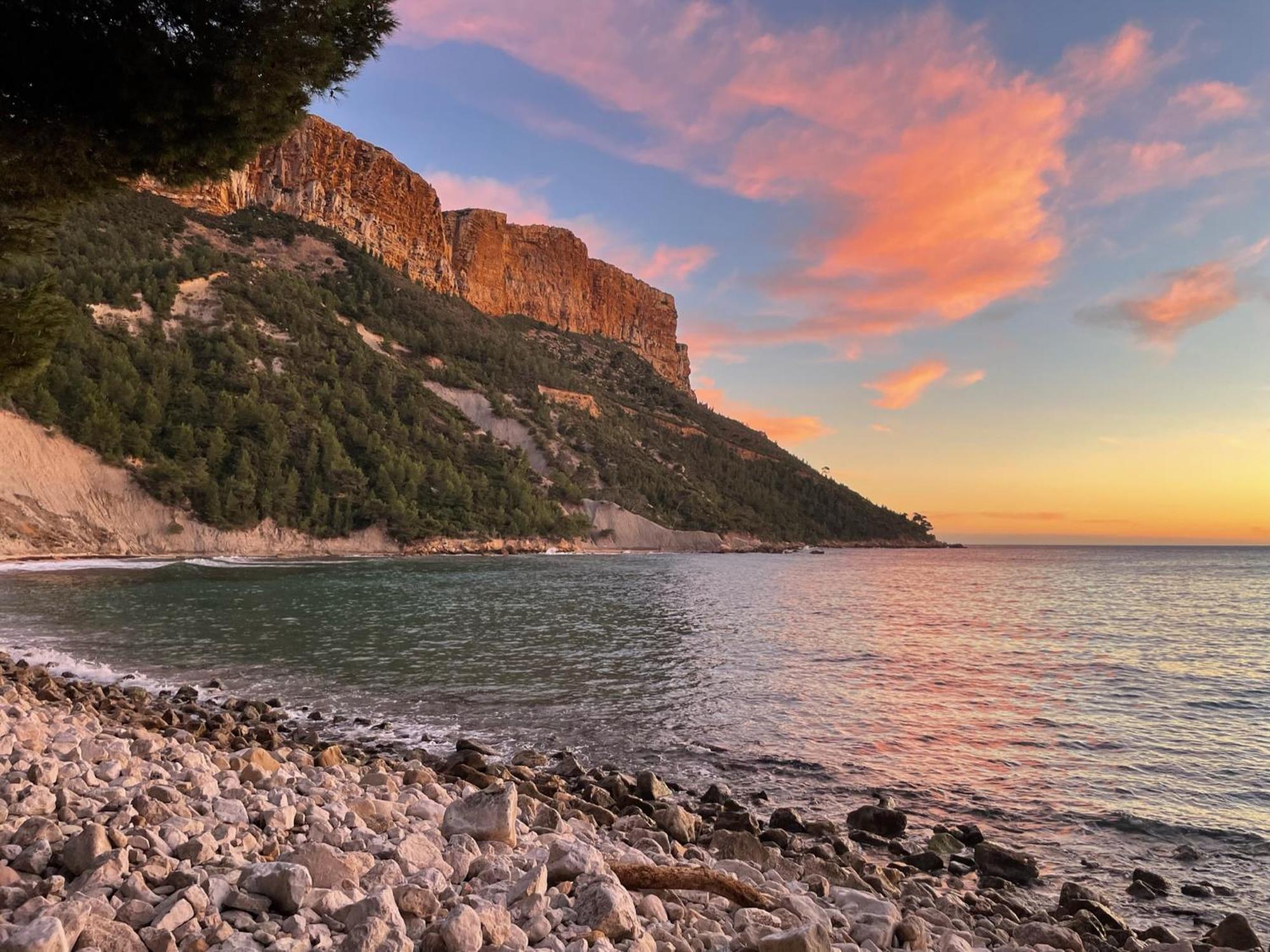 Un Balcon, Au Coeur Du Village Cassis